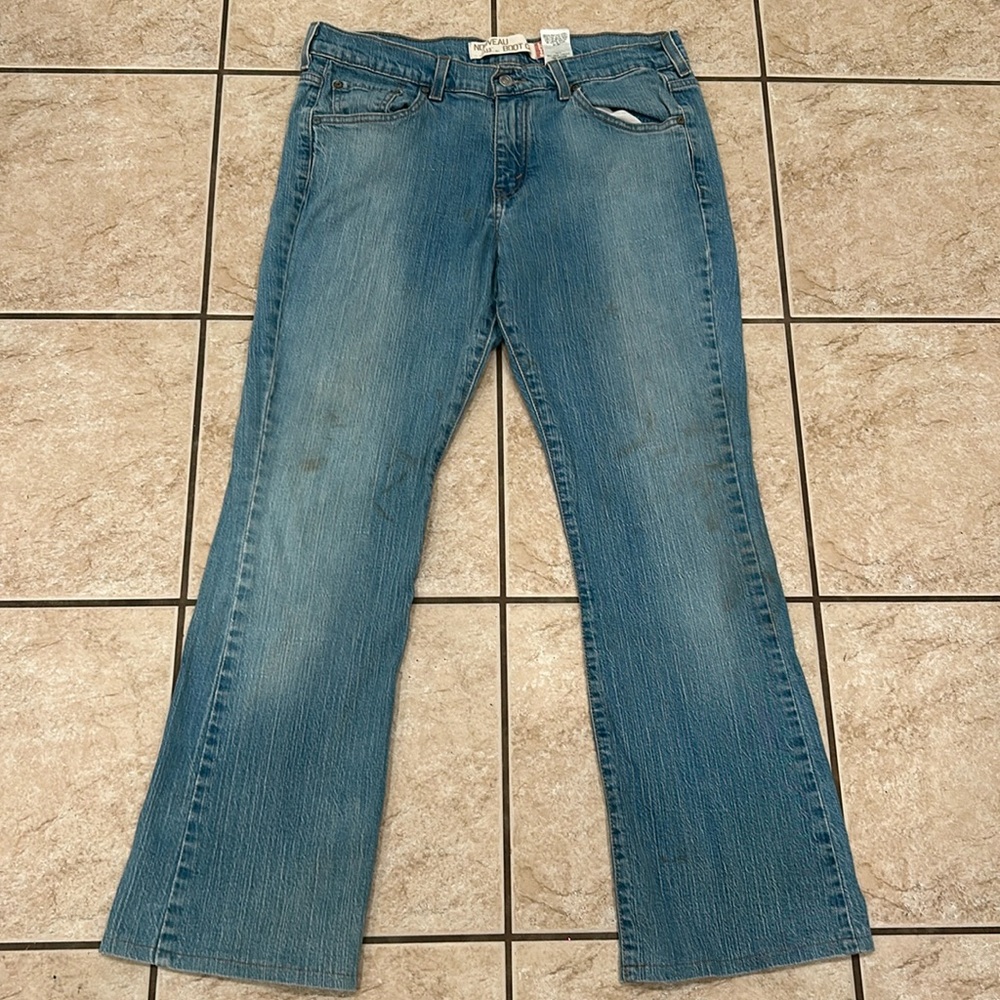 Lovely Levi Boot Cut Jeans 👖 💙